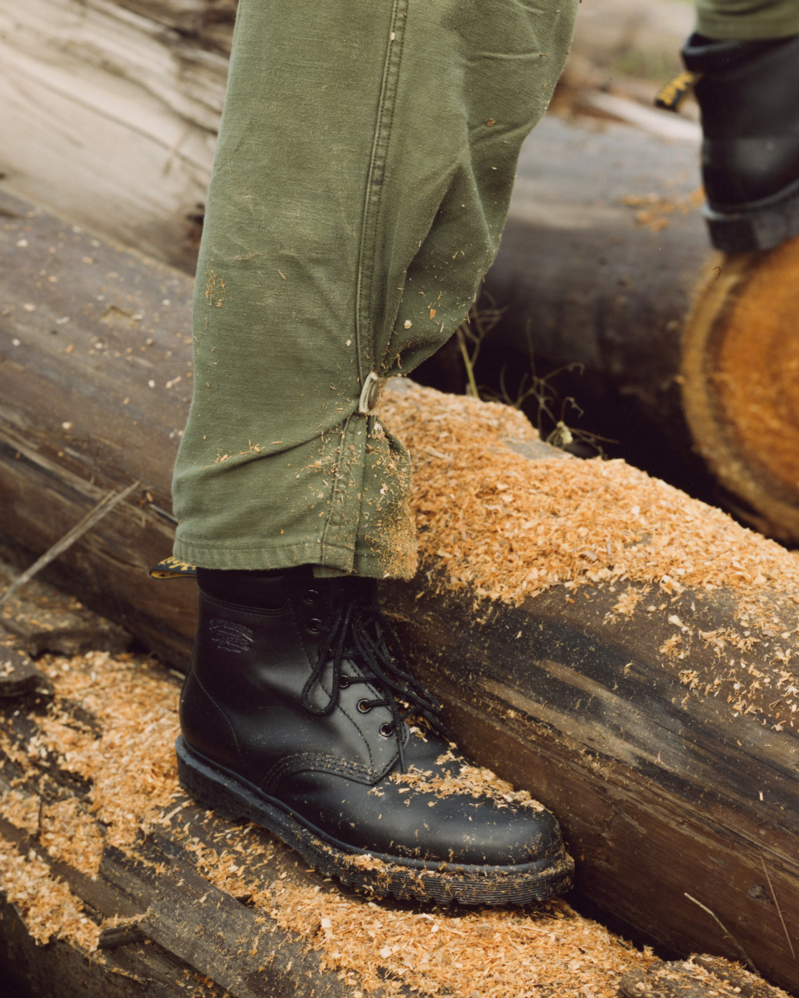 ステューシー」×「ドクターマーチン」の6ホールブーツ - TOKION