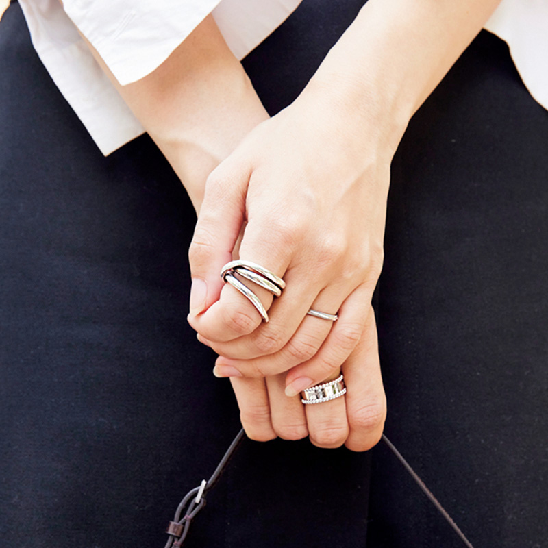 モード派ママの手元に【ブランイリス】人気上昇中！ボリュームリング