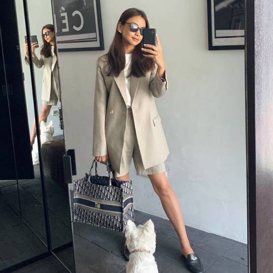 滝沢眞規子さんの“VERY読者時代から現在まで”を『ジャケット』軸で