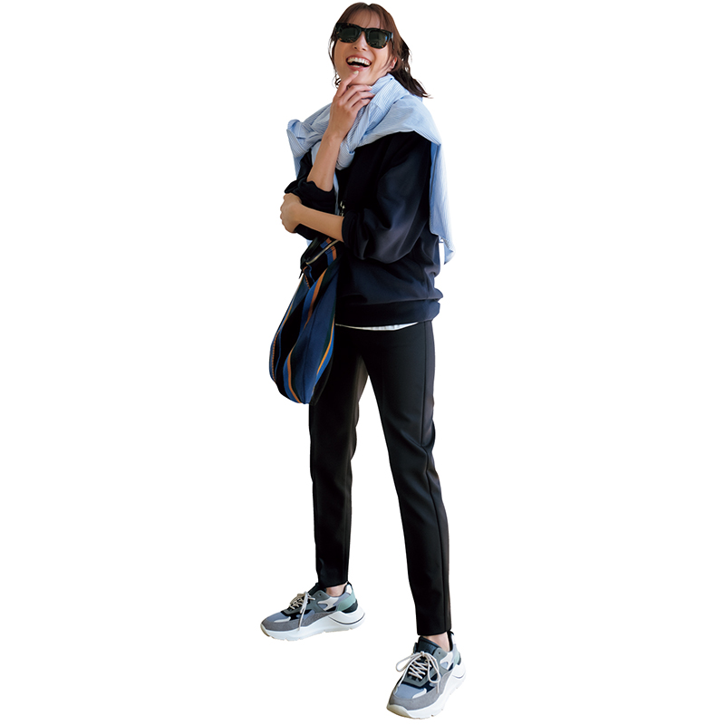 ママの本命『黒のセンタープレスパンツ』3本！ゆるトップスに合う