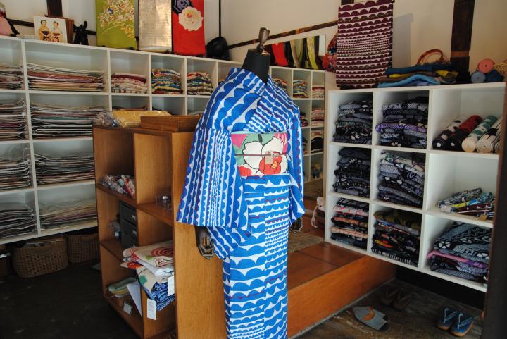 ロマンチックなアンティーク風浴衣で夏祭りに出かけよう♪根津の着物店