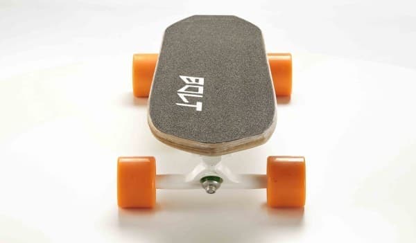 世界最小最軽量の電動スケートボード「Bolt」 [えん乗り]