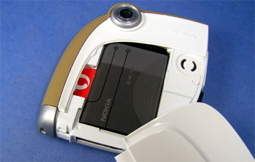 Nokia 7600日本語版」を3時間ほど触ってみました - ITmedia Mobile