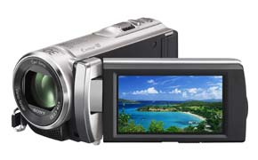 手軽に「撮って」「見る」 ちいさなプロジェクター搭載ハンディカム