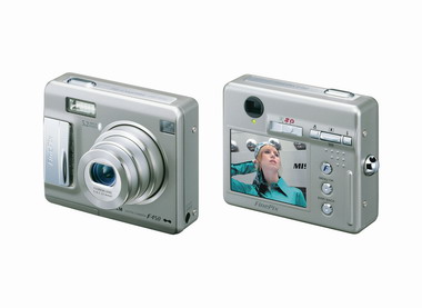 手のひらサイズのコンパクトデジカメ「FinePix F440」「FinePix F450