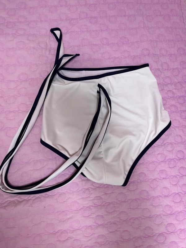 MUSINSA公式 | AGNEL ホワイトスワンビキニハイウエストパンティ