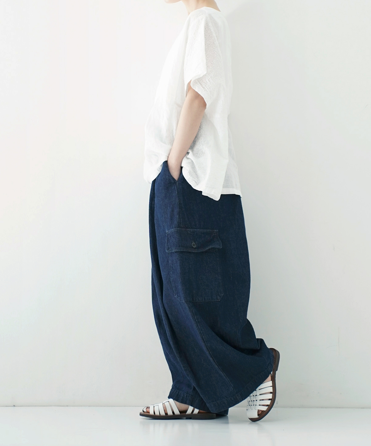 ネストローブ コットンデニムバレルパンツ