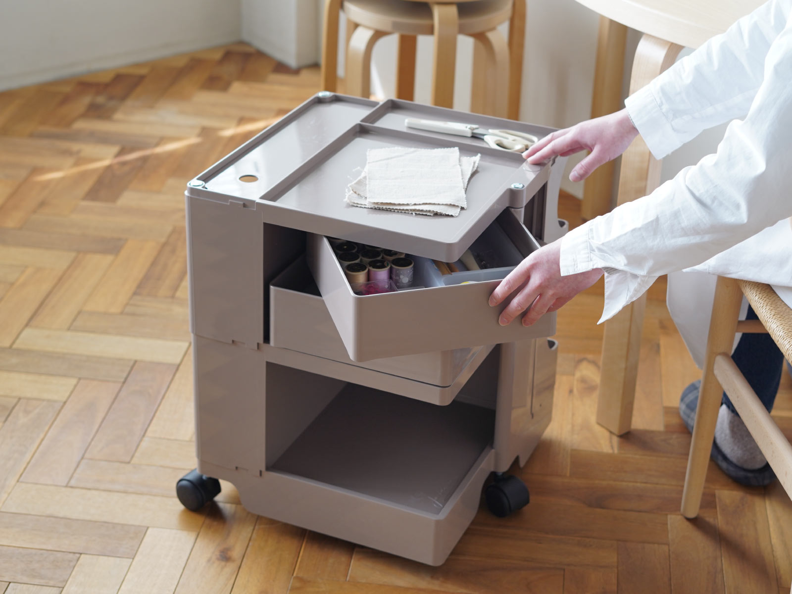 楽天市場】【3/1 価格改定】【在庫あり・正規品2年保証】全2色 ボビー