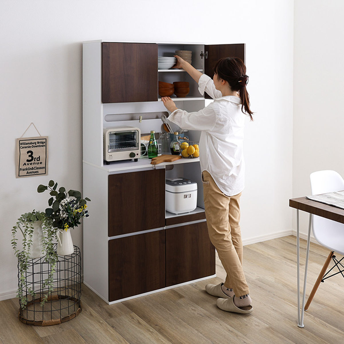 楽天市場】食器棚 幅79cm コンパクト スライド棚 2口コンセント 可動棚