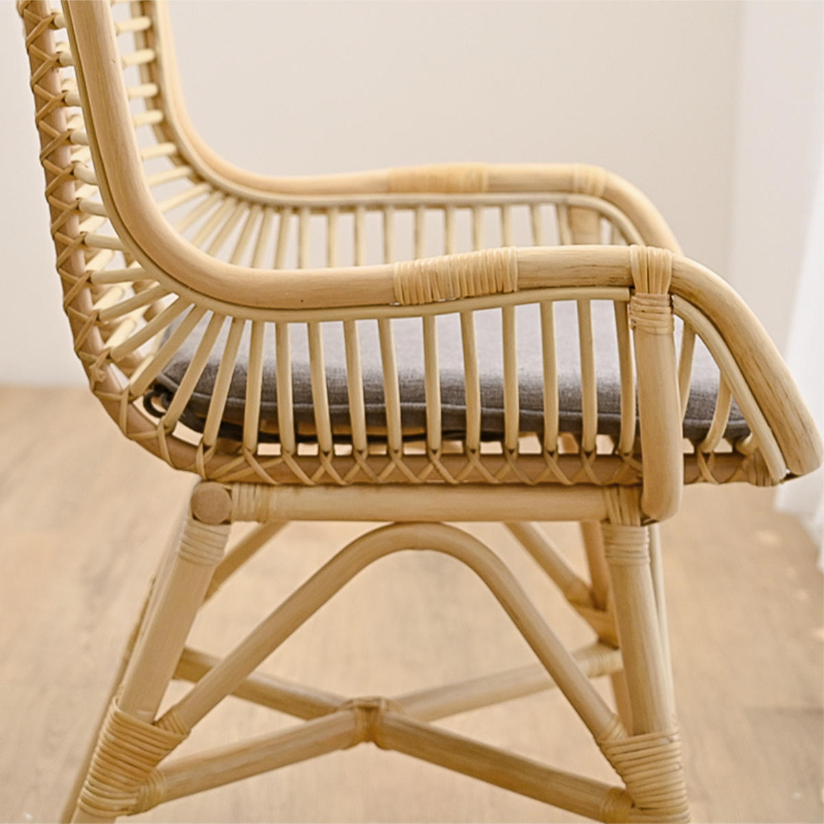 楽天市場】ダイニングチェア ラタン 座面高45cm クッション付 Breeze