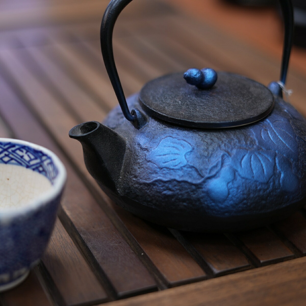 楽天市場】【家カフェ】南部鉄器 及富 鉄瓶兼用急須 ひさご 瑠璃色 0.5