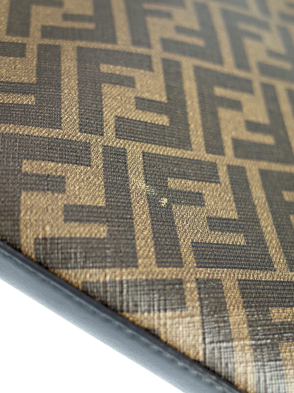 FENDI】フェンディ『ズッカ柄 レザー クラッチバッグ』7VA433 メンズ 1
