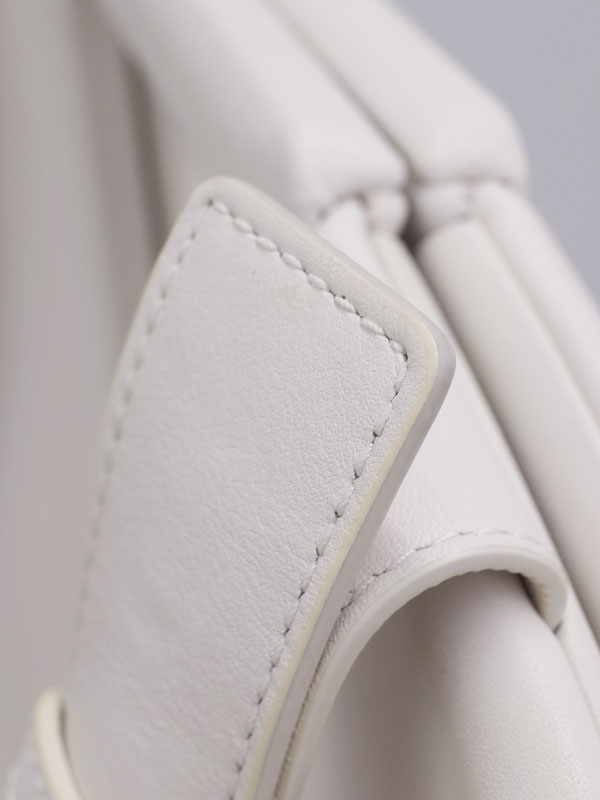 BOTTEGA VENETA】ボッテガヴェネタ『ポイント ミディアム』メンズ