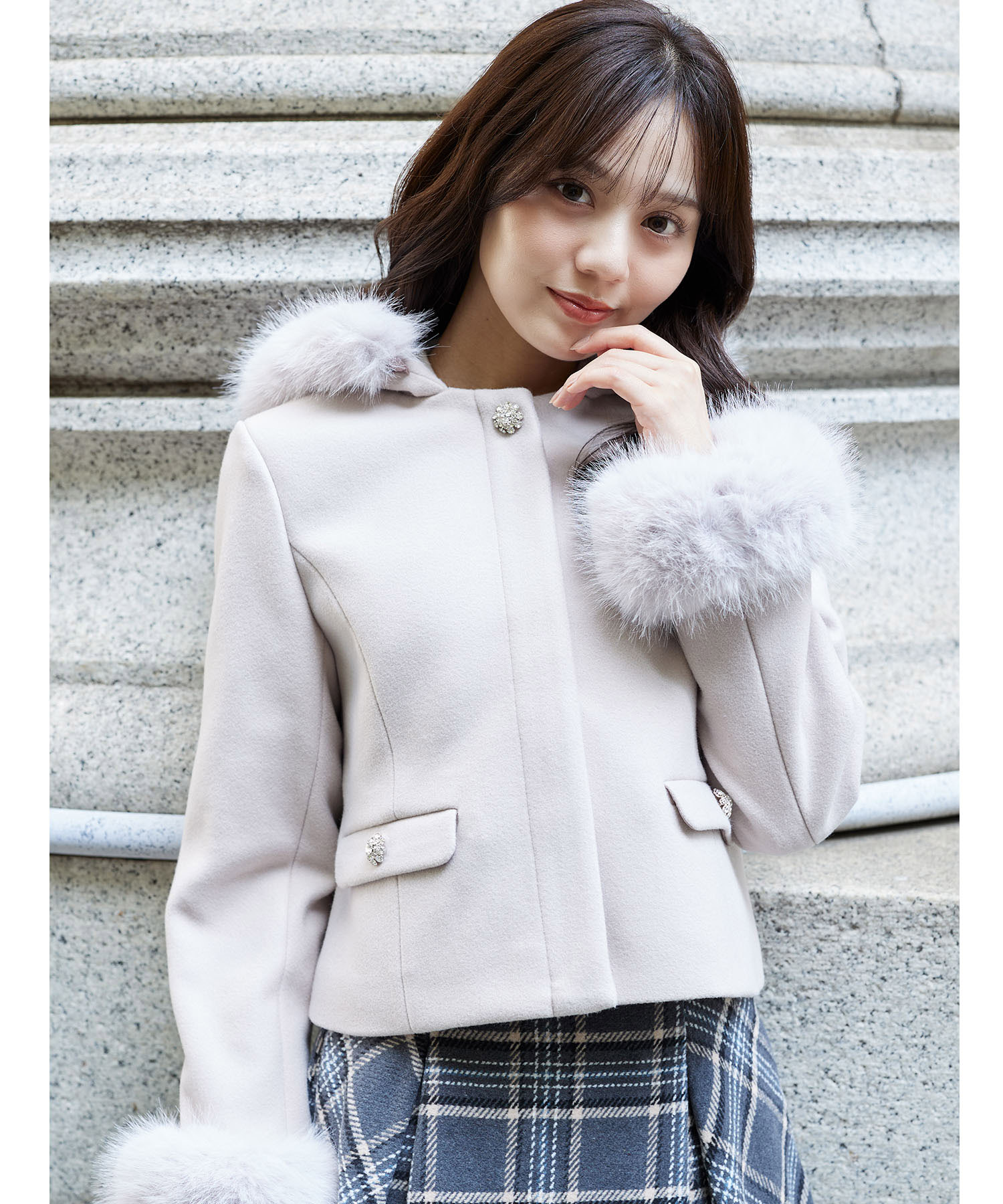 取り外し可能なファー付きビジュー装飾ショートコート