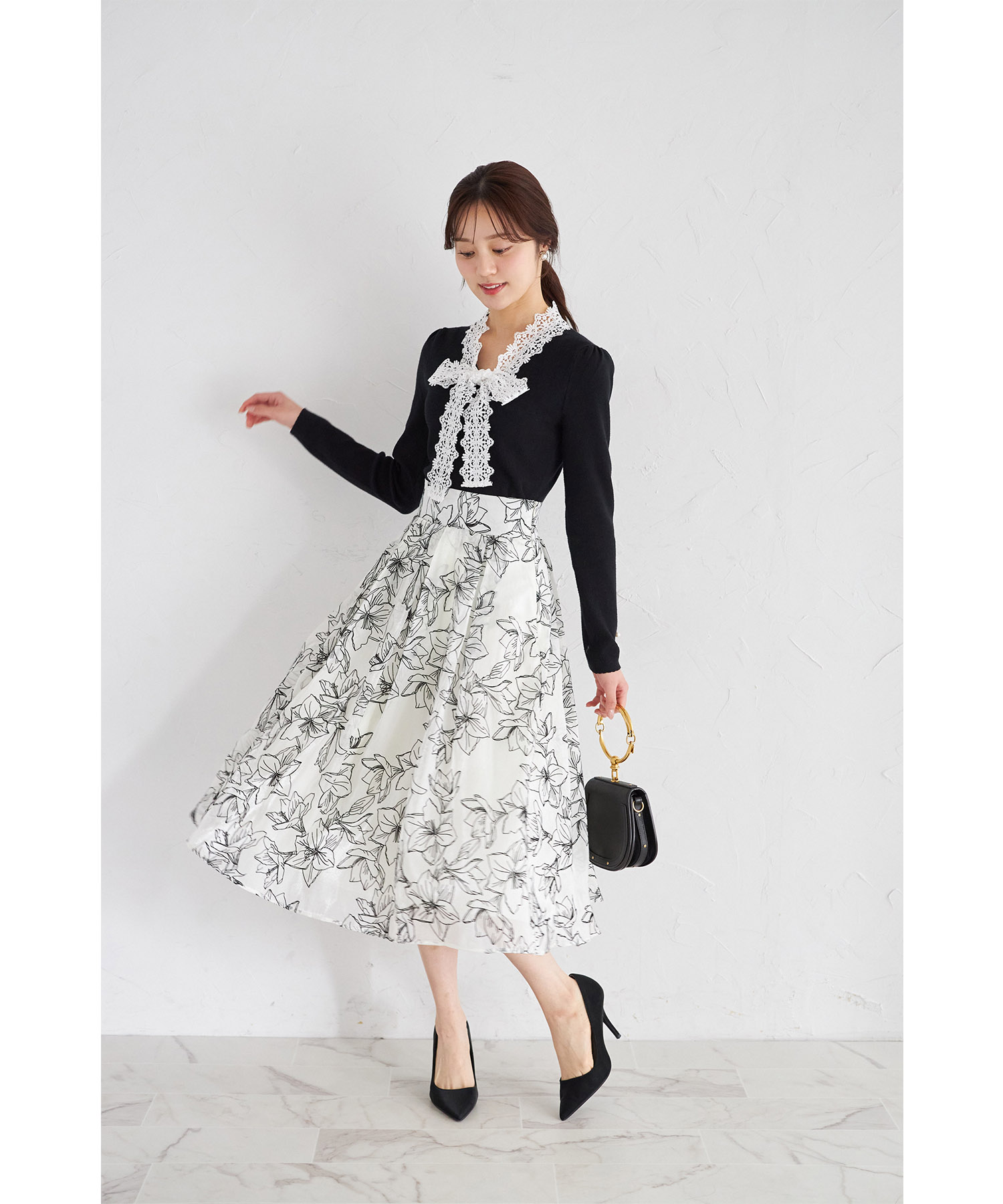 ラインフラワーフロッキーシアータックフレアスカート