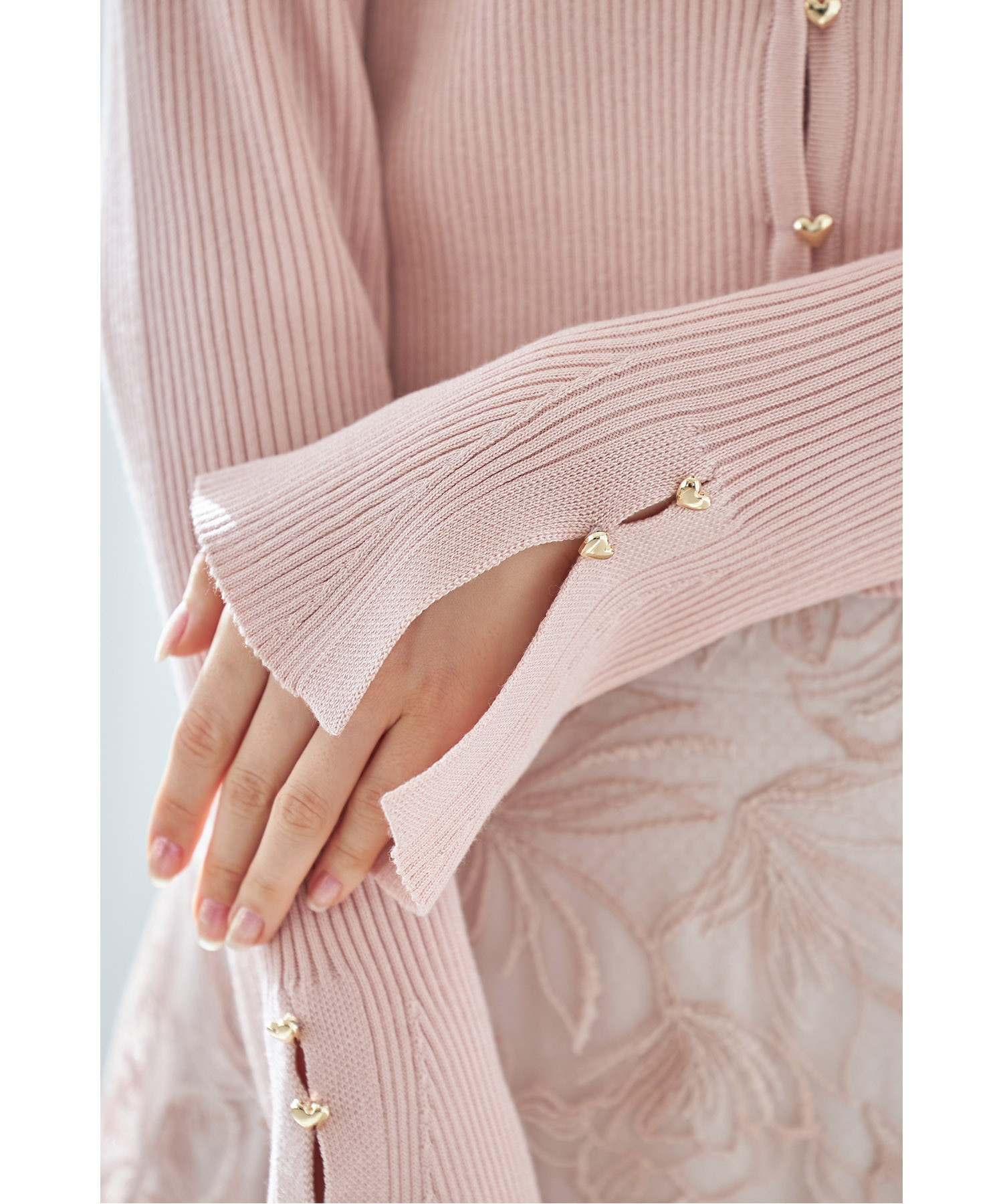 ベーシックキャミソール×プチハート釦カーディガンのリブニット