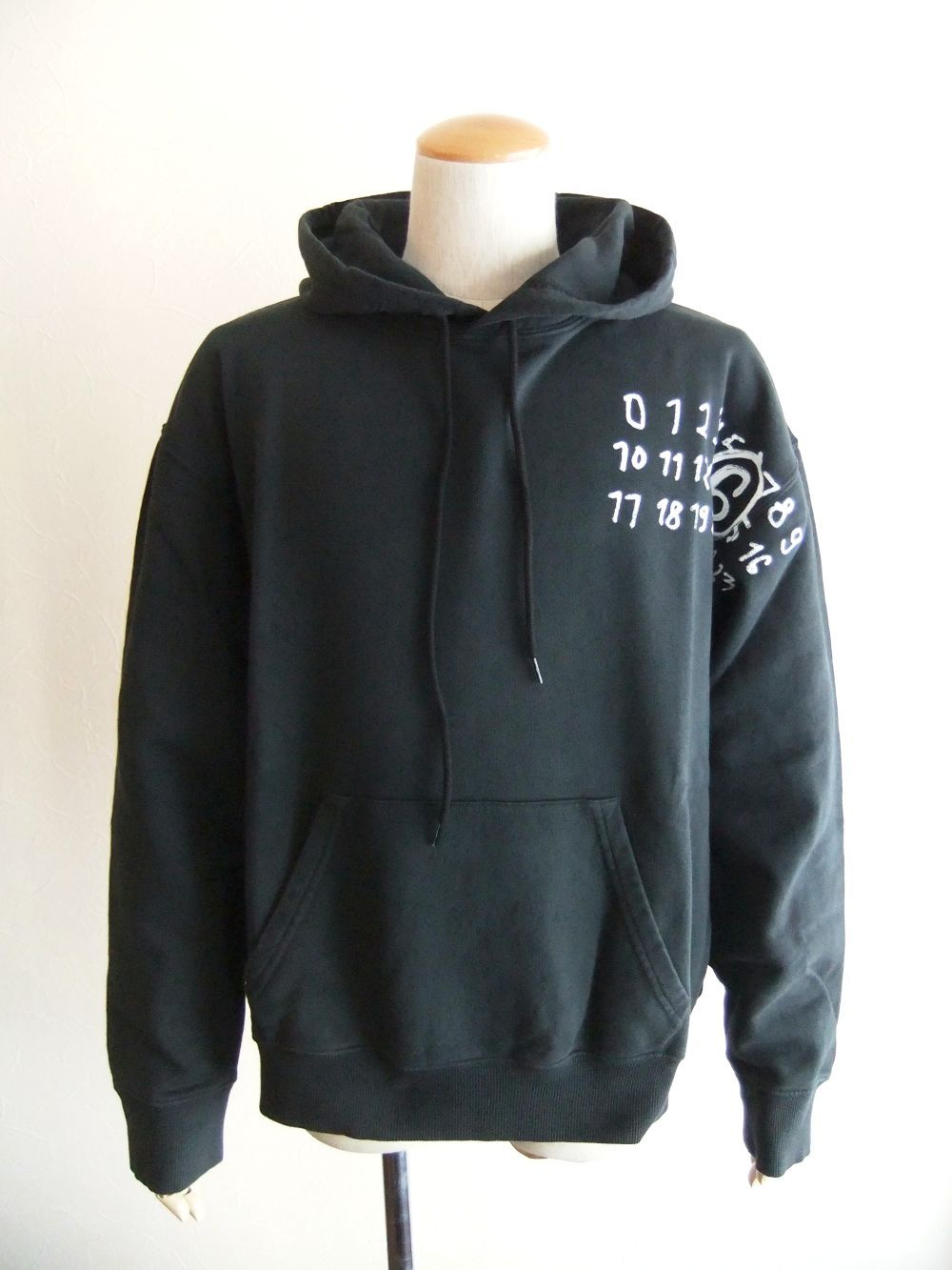 MM6 Maison Margiela - 《MM➅》 Maison Margiela (ブラック) ロゴ