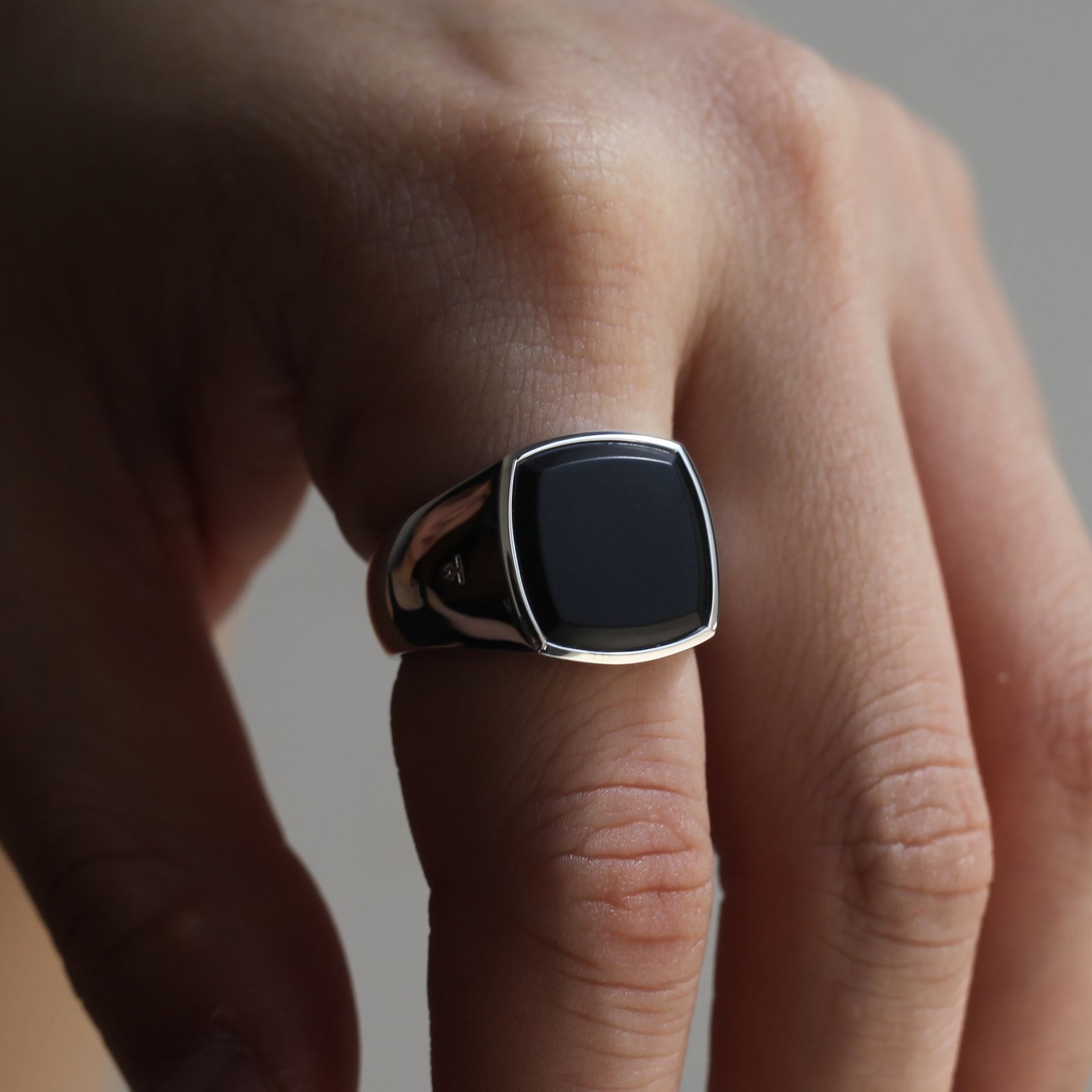 TOMWOOD - 【残り一点】Cushion Black Onyx Ring | ACRMTSM ONLINE STORE