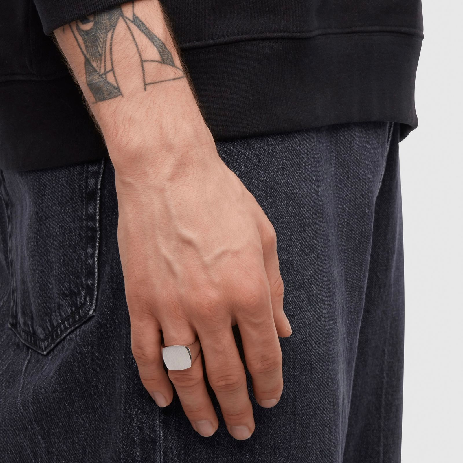 TOMWOOD - 【残り一点】Cushion Satin(SILVER) | ACRMTSM ONLINE STORE