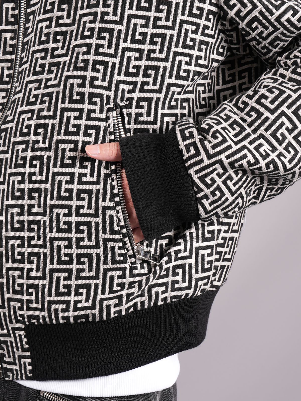 BALMAIN - 【ラスト1点】REVERSIBLE MONOGRAM BOMBER JACKET