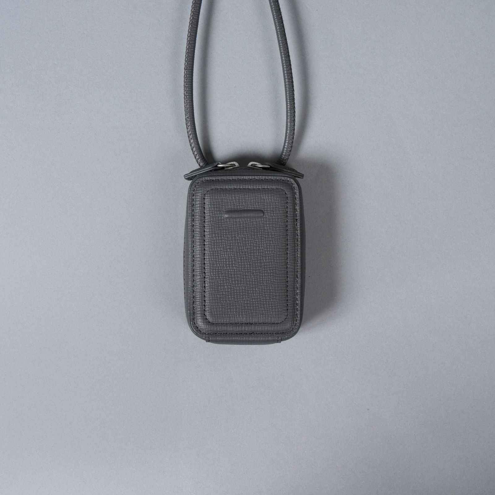 objcts.​io - [再入荷] レザーストラップ付iPhoneアクセサリー