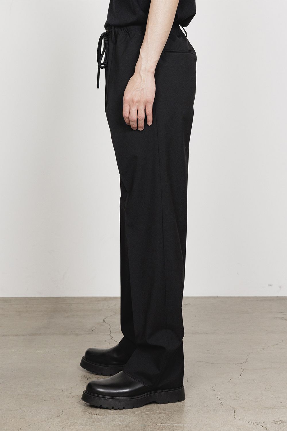 MARKAWARE - SUPER 160's WOOL GABARDINE ONE TUCK TAPERED EASY PANTS