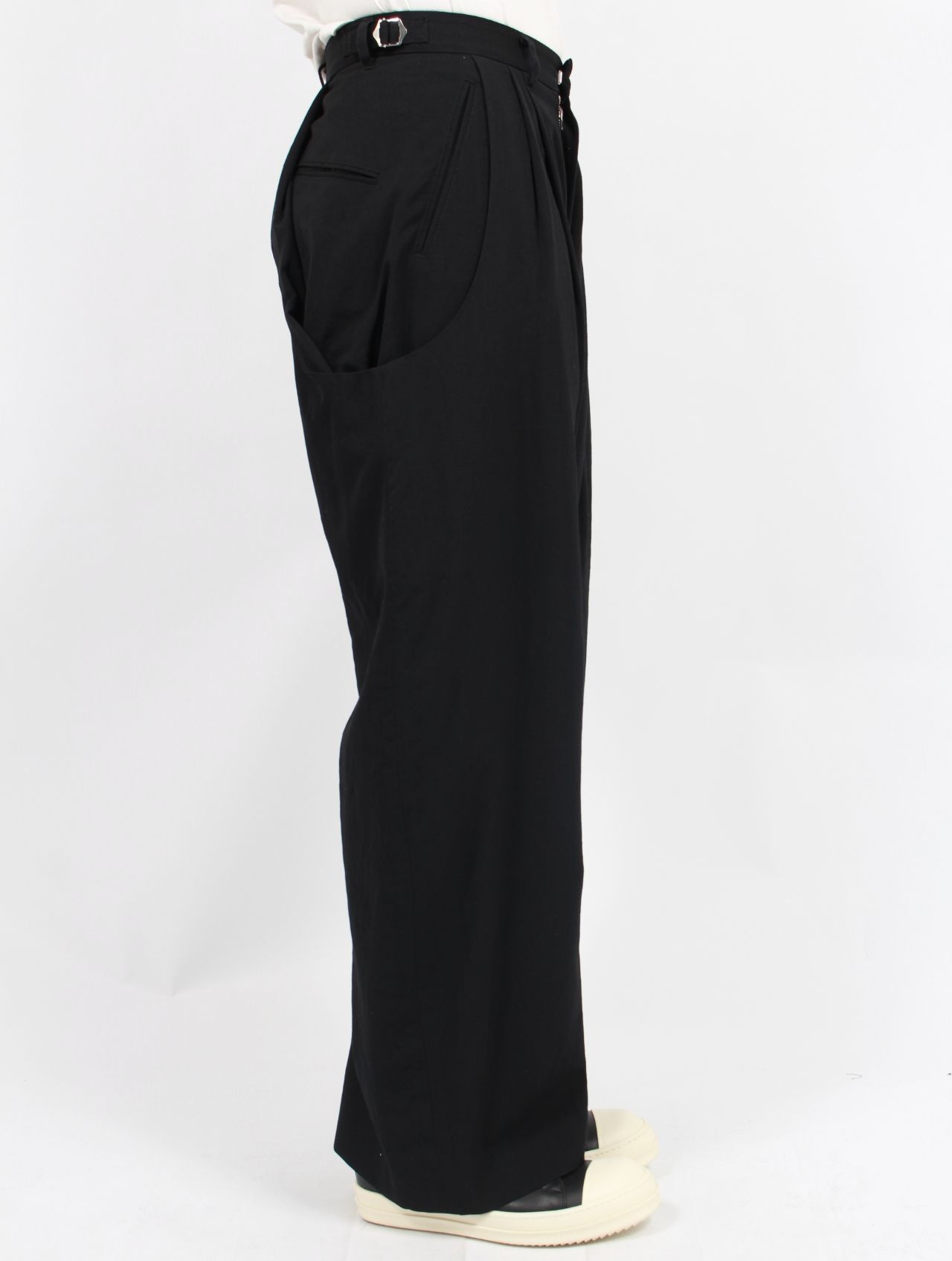 NVRFRGT - 【25SS】2タック カーブド レッグ トラウザー / 2TUCK