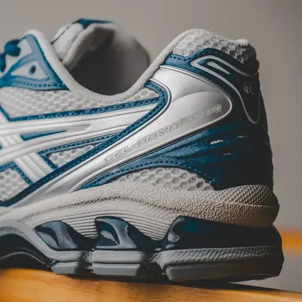 国内10月30日発売予定】アシックス スポーツスタイル ゲルカヤノ 14