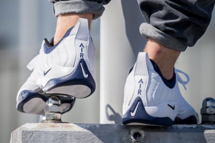 国内8月29日発売予定】 ナイキ エア オシレイト ホワイト/ブラック