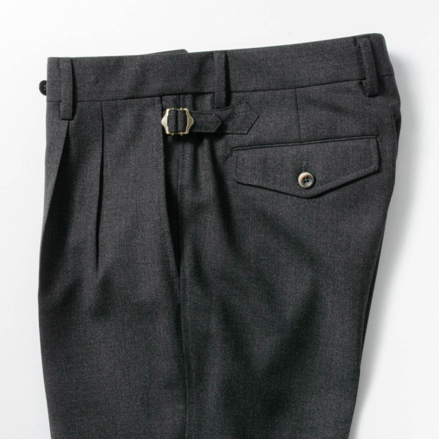 大人のリラックスドレススタイル。革靴に合わせたいパンツ（トラウザーズ）