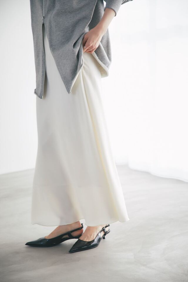 サテンナロースカート