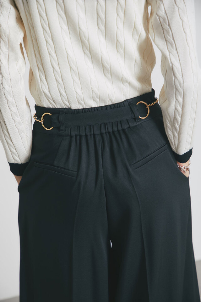 チェーンベルトタックワイドパンツ