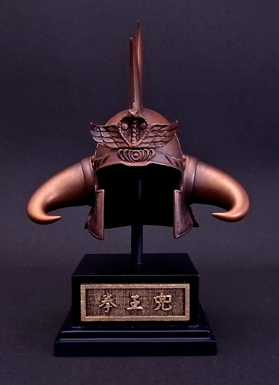 北斗の拳 “拳王兜”純金版（1/4スケール）