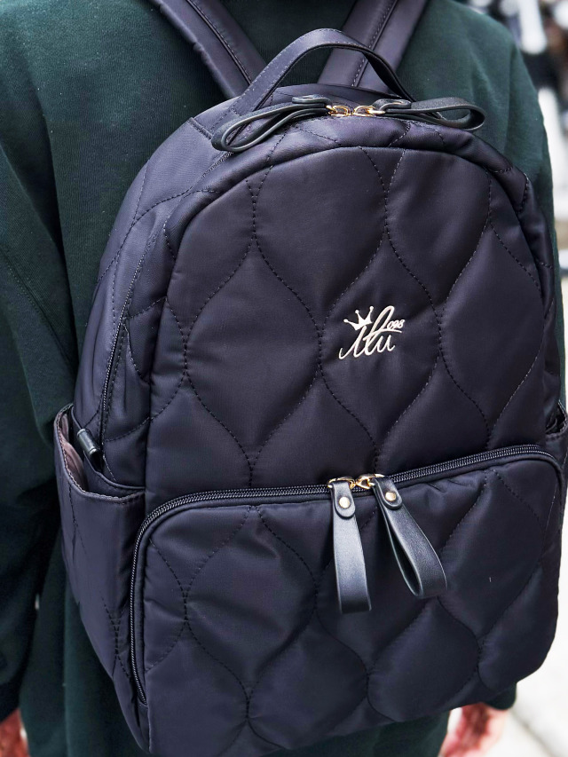 バッグ》633 高密度ナイロンの16ポケットのキルティングリュック