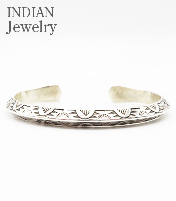 ナバホ族 「SterlingTahe」 シルバーアクセサリーオープンバングル