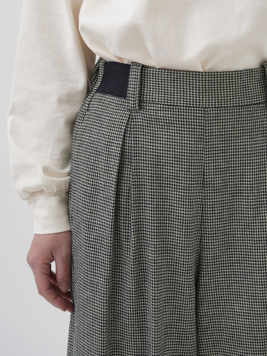 16／-インディゴ千鳥タックパンツ