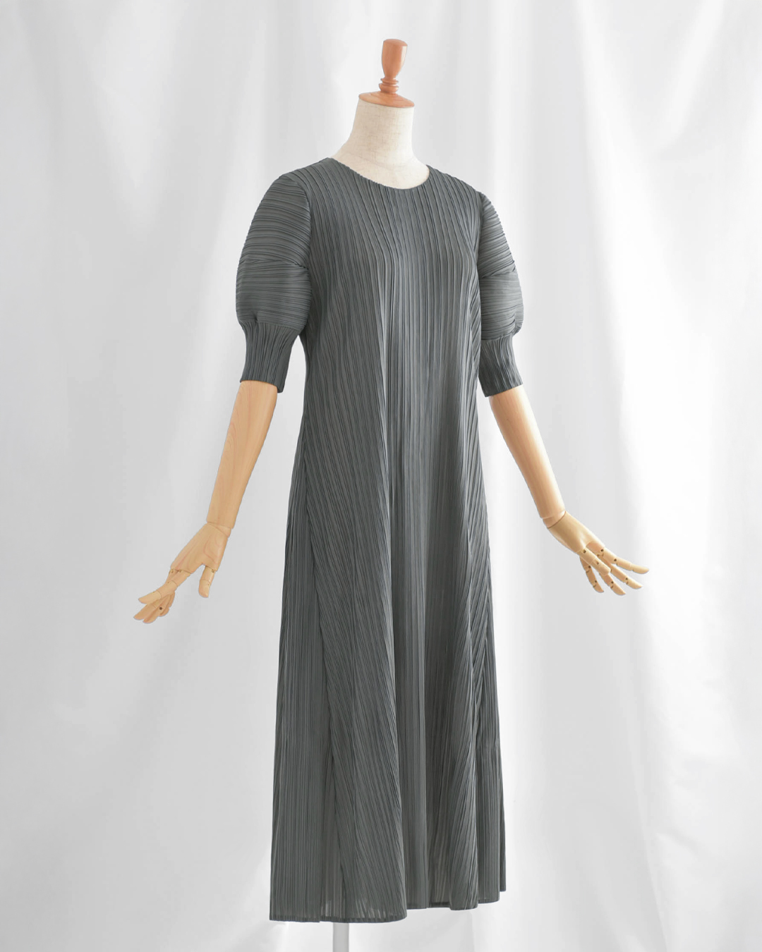 ルル プリーツ ワンピース】お色展開：グレー,ベージュ ／ サイズ展開