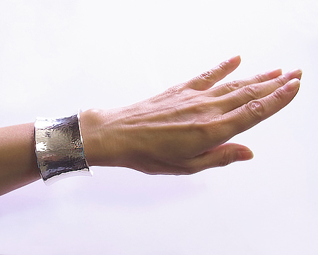 ジョージ ジェンセン] バングル スミシィ カフス ハンマード － サイズ S