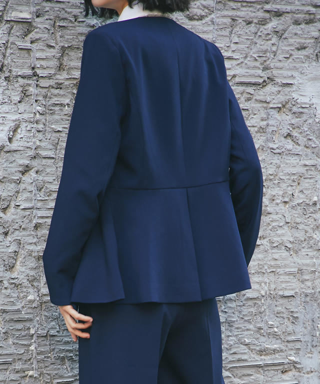 ノーカラーペプラムジャケット＆スラックスパンツセットアップスーツ