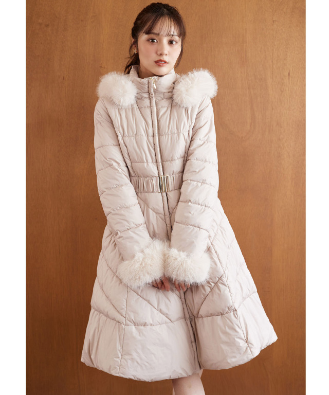 取り外し可能なファー＆ベルト付きフィット＆フレアキルティングコート