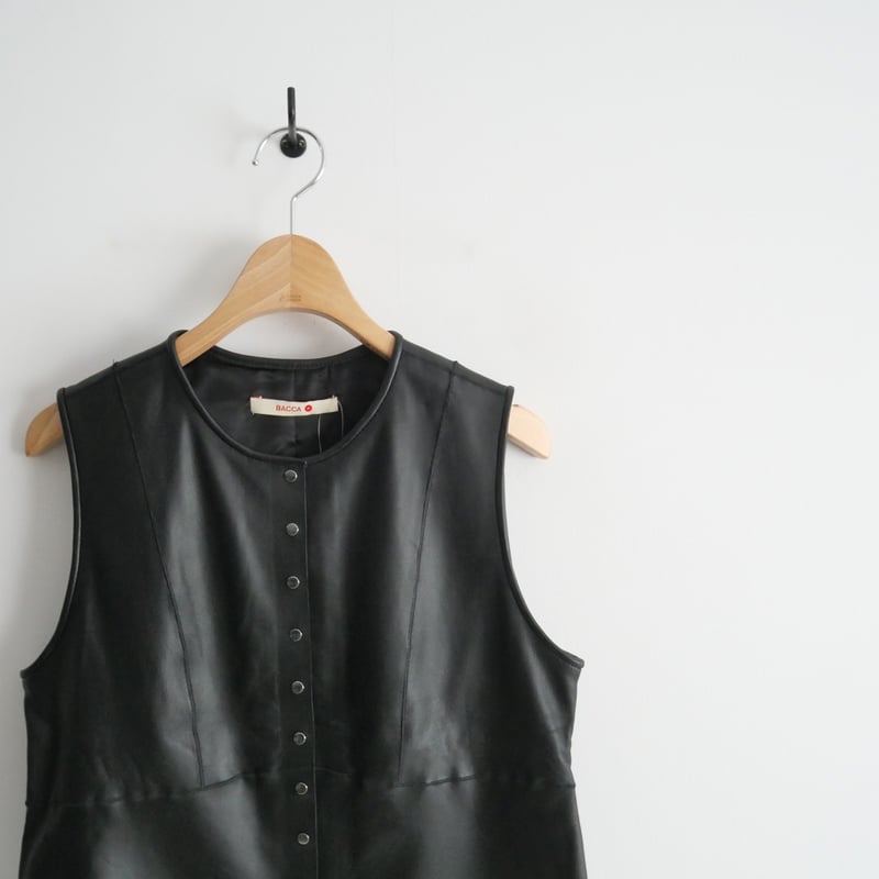 BACCA / TOMORROWLAND / ソフトシープレザーペプラムベスト / 2403-