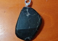 コンゴ産 バンデンブランデアイト ペンダントトップ ラジウム鉱石