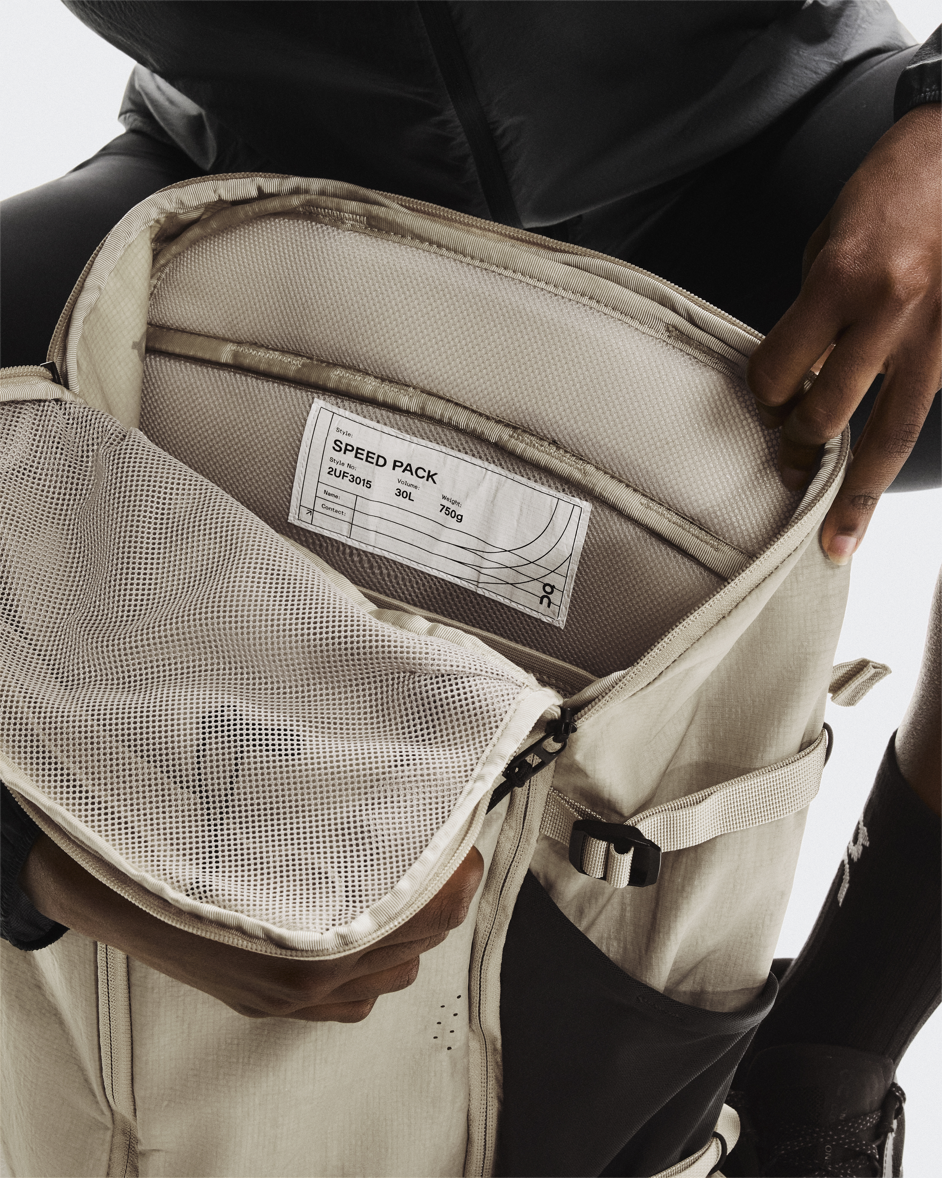 Speed Pack 30L | ベージュ & ブラック | On 日本