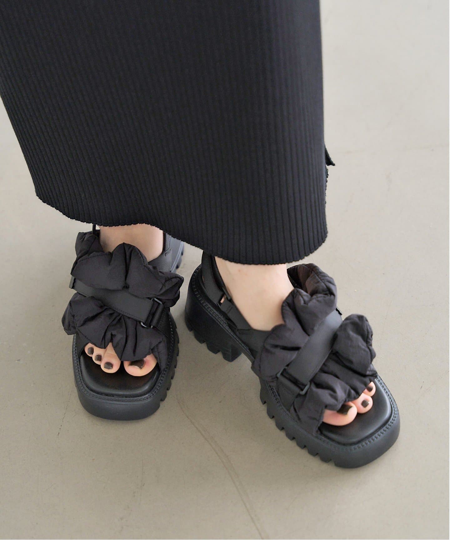 KARIN TAKUBO×LE TALONフリルクロススリングバックサンダル（サンダル