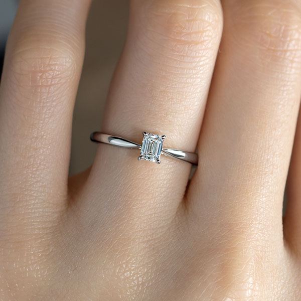 PT950 シンシア エメラルドカット ソリティア リング 0.3ct｜婚約指輪