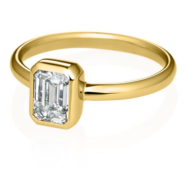 K18YG トランク エメラルドカット ベゼル リング 1.0ct｜婚約指輪