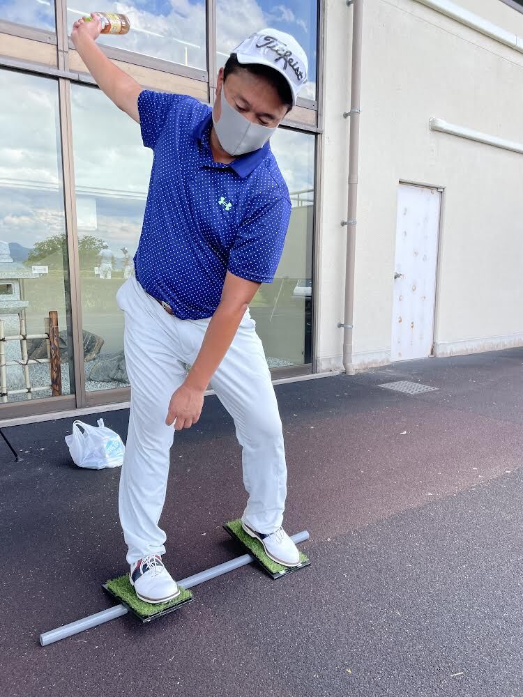 自作の“パタパタ練習器具”で調子が上向き！藤井伸一が3位T発進