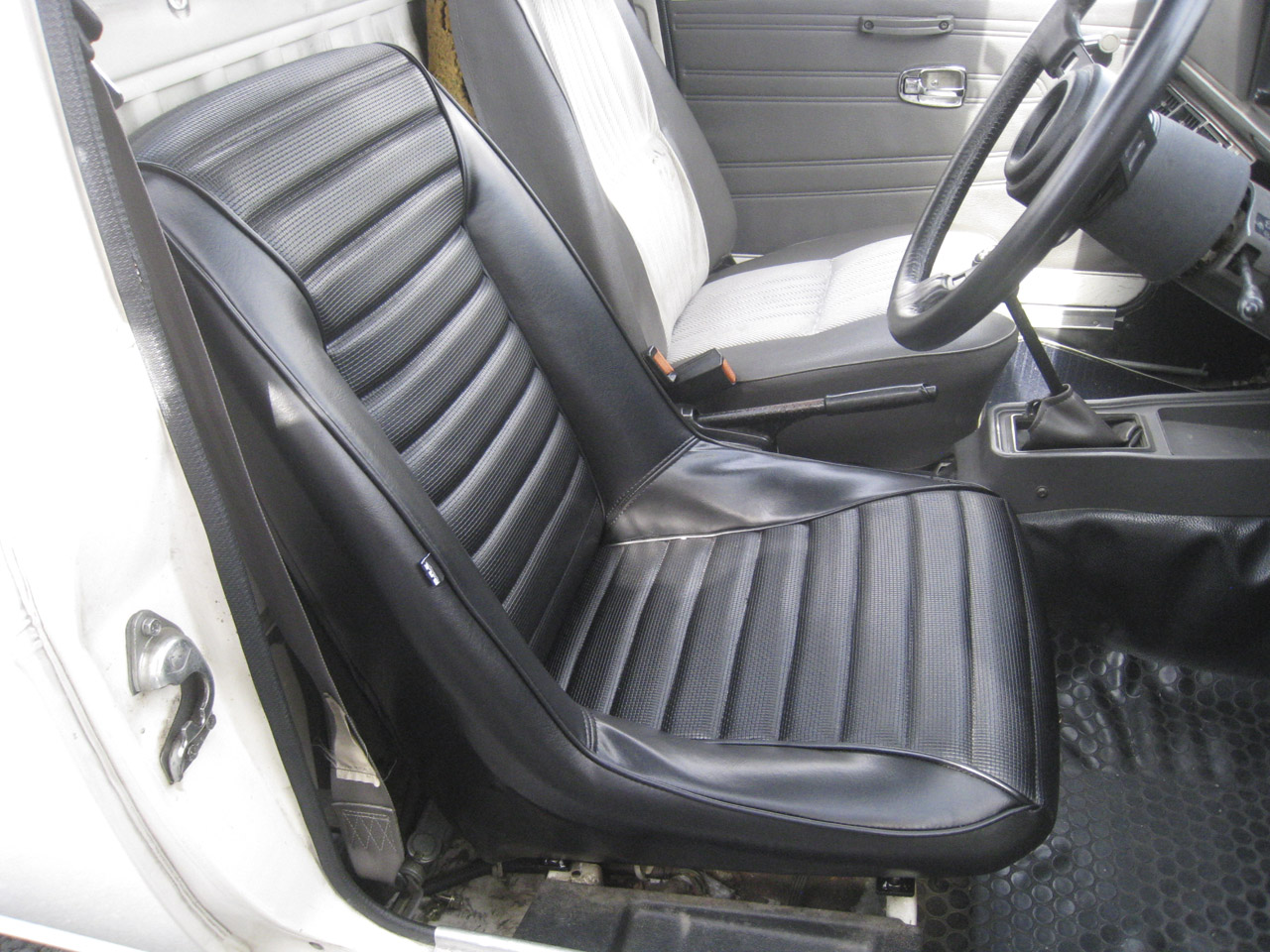 ダットサンレース用コンペハンドルタイプ ステアリング B.R.Eホイール