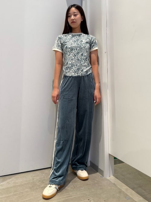 セール】adidas Originals × Liberty London エンボス加工ベルベット