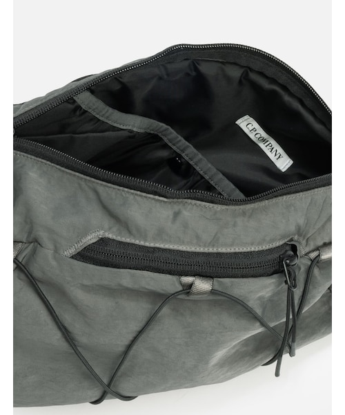C.P. COMPANY（シーピーカンパニー）の「Nylon B Lens Crossbody
